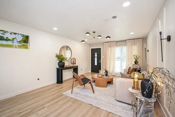 $250,000 | 4827 Knotty Oaks Trail, Houston, TX 77045