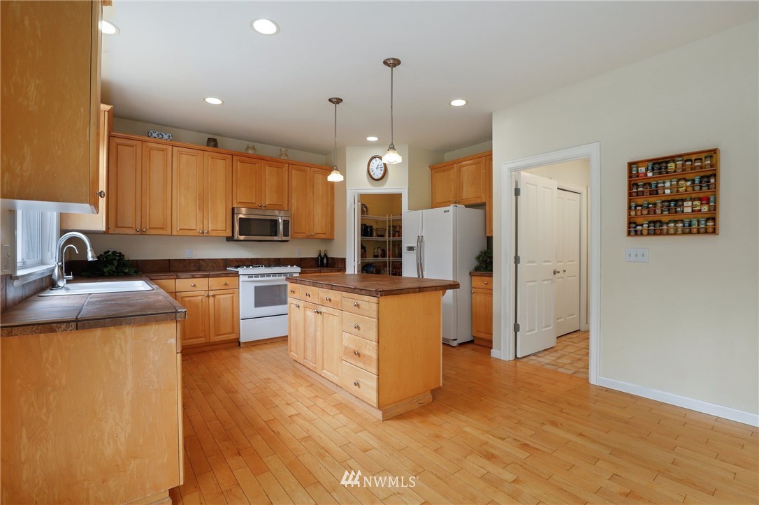 3614 152nd Street Southeast Bothell, WA 98012 - Photo 16 of 39 Gallery Image 16