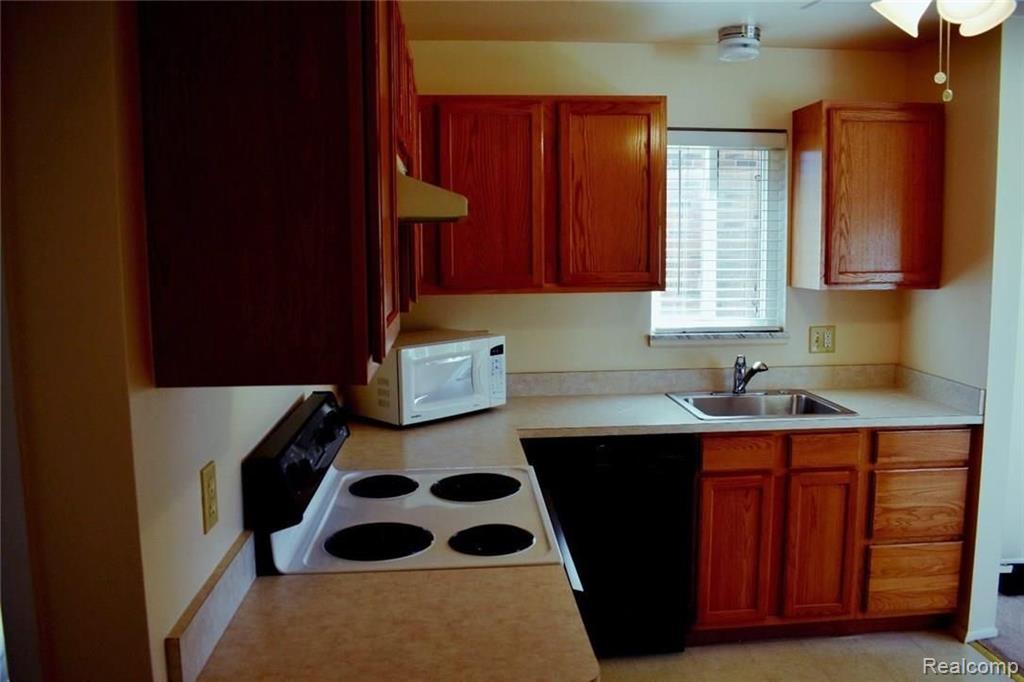29516 Hoover Road, Unit 69 Warren, MI 48093 - Photo 26 of 34