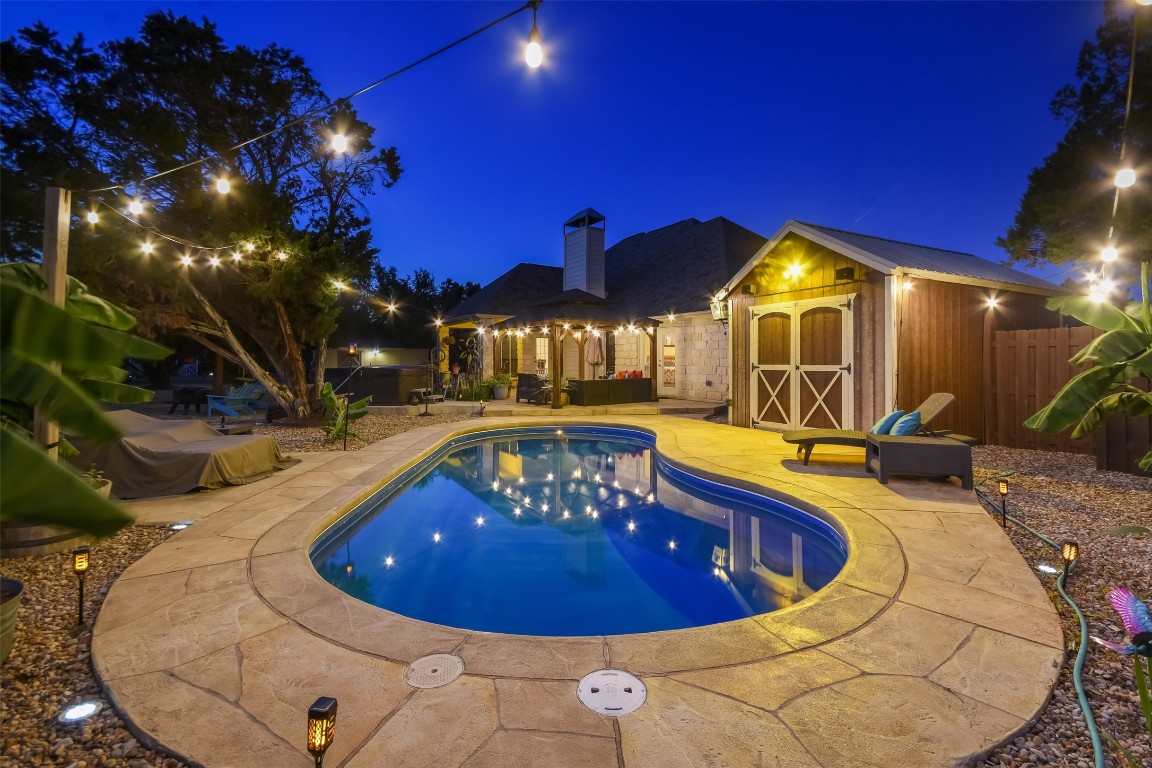 a view of a swimming pool with seating space