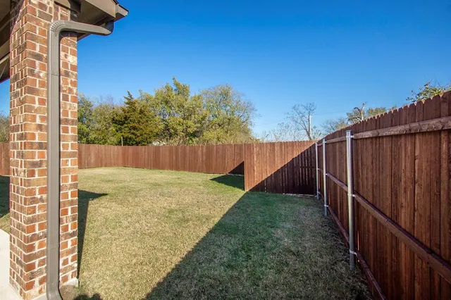 a view of a backyard with pathway