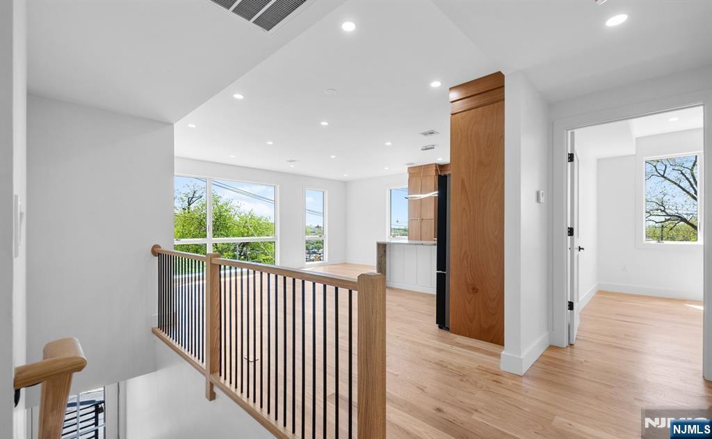 853 Pleasant View Terrace, Unit 2 Ridgefield, NJ 07657 - Photo 4 of 21 Gallery Image 4