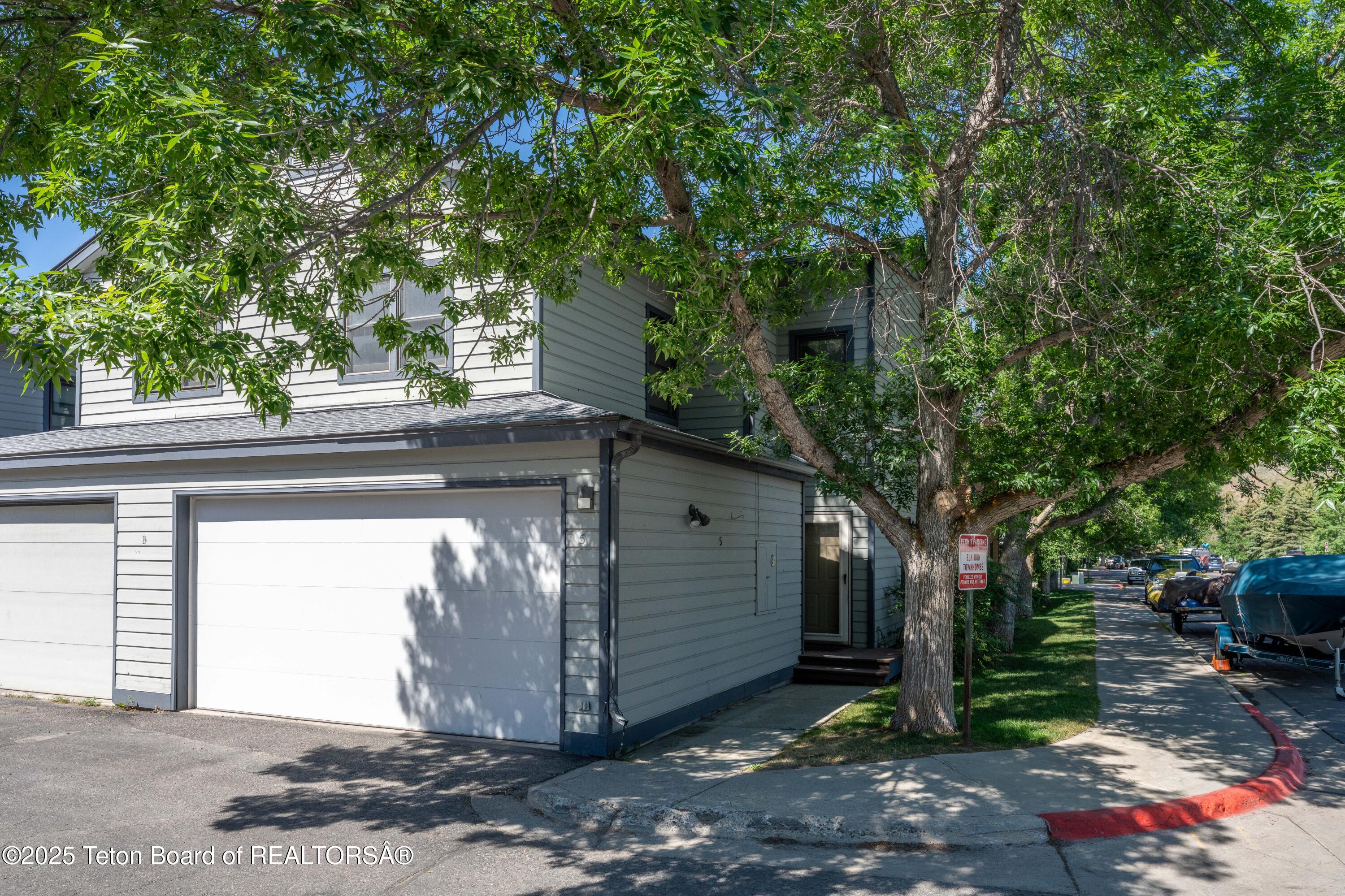 1070ElkRun5_JGPhoto-4