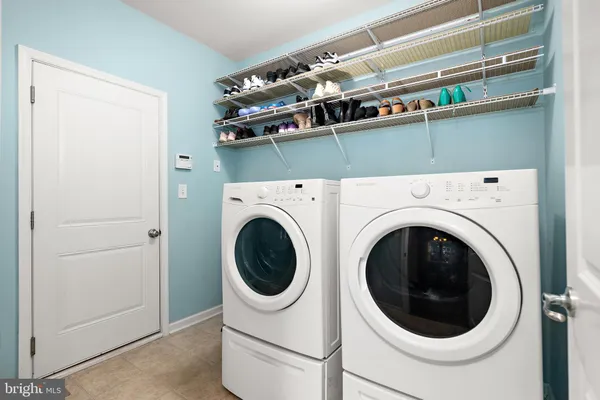 a close up view of a washer and dryer