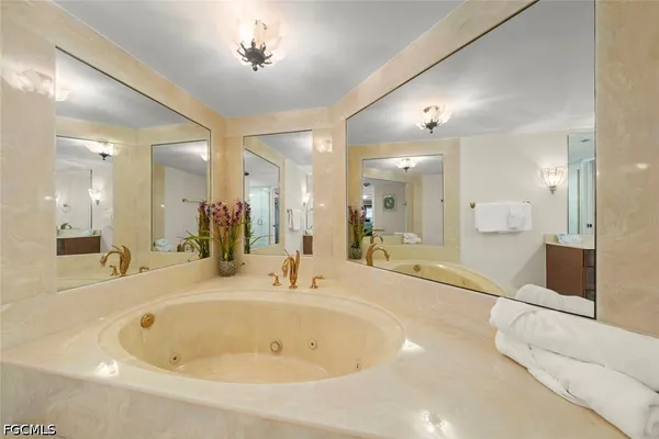 $1,995,000 | 2445 West Gulf Drive, Unit 44A, Sanibel, FL 33957