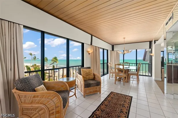 $1,995,000 | 2445 West Gulf Drive, Unit 44A, Sanibel, FL 33957