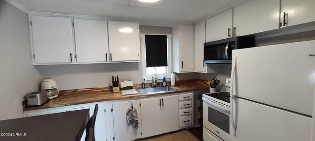 $1,700 | 607 Waight Street, Beaufort, SC 29902