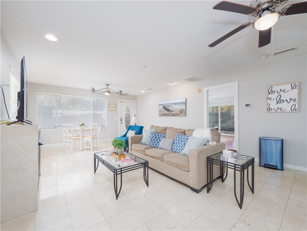 900 Mallery Street St. Simons Island, GA 31522 - Photo 20 of 38 Second living space family room