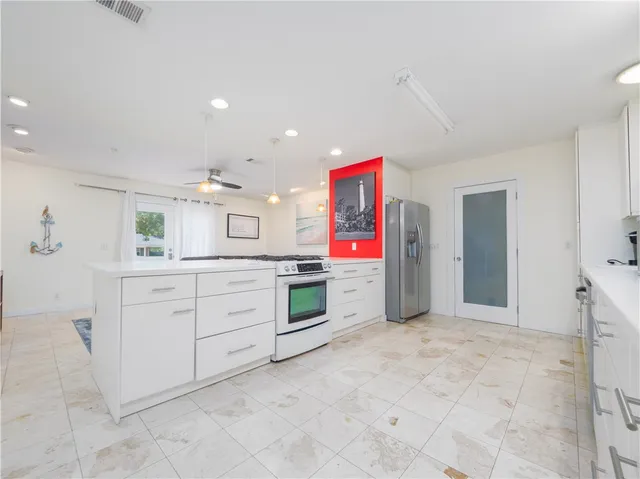 $1,050,000 | 900 Mallery Street, St. Simons Island, GA 31522