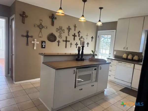 $279,900 | 1011 East Main Street, Cuero, TX 77954