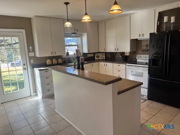 $279,900 | 1011 East Main Street, Cuero, TX 77954