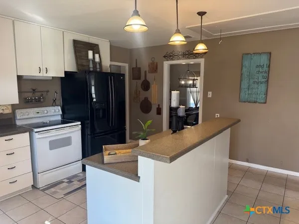 $279,900 | 1011 East Main Street, Cuero, TX 77954