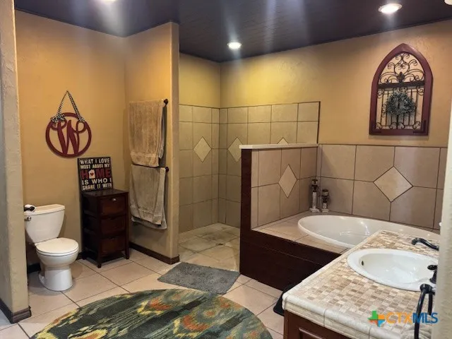 $293,500 | 1011 East Main Street, Cuero, TX 77954