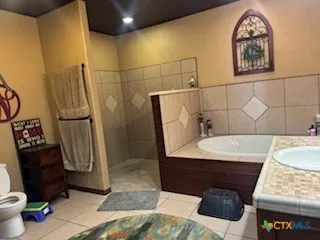 $279,900 | 1011 East Main Street, Cuero, TX 77954