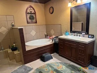 $279,900 | 1011 East Main Street, Cuero, TX 77954