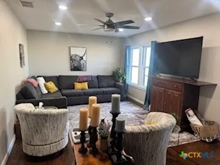 $279,900 | 1011 East Main Street, Cuero, TX 77954