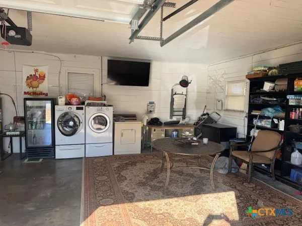 $279,900 | 1011 East Main Street, Cuero, TX 77954