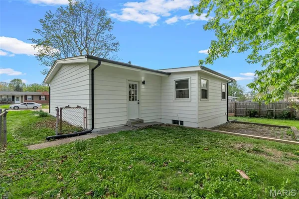 $250,000 | 127 Yankee Drive, St. Charles, MO 63303