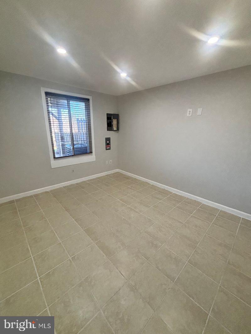19397 Keymar Way Montgomery Village, MD 20886 - Photo 12 of 15 an empty room with windows