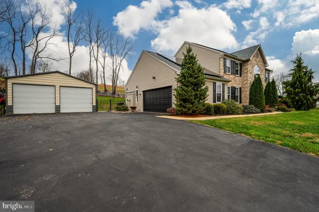 $599,900 | 45 Lindsay Court, Mohnton, PA 19540