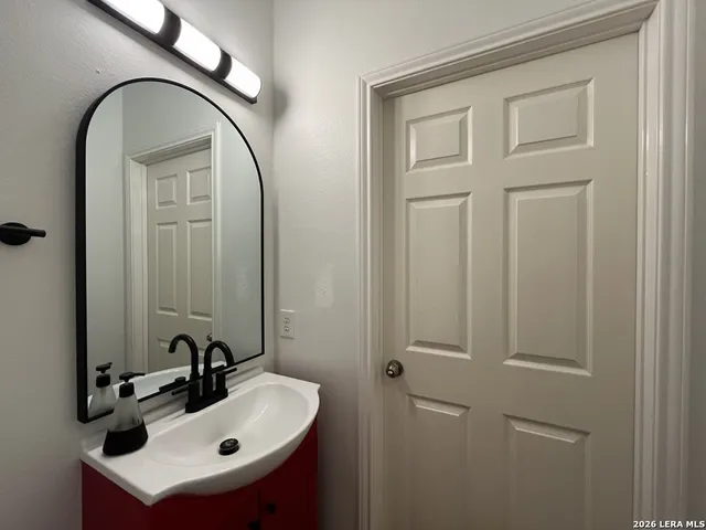 $2,350 | 8719 Sarasota Woods, San Antonio, TX 78250