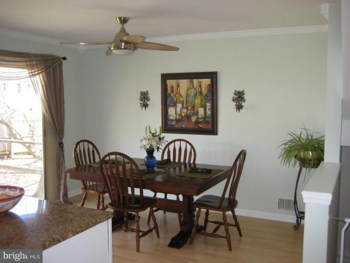 1739 Ridgely Road Edgewater, MD 21037 - Photo 3 of 29 Kitchen/Dining Room