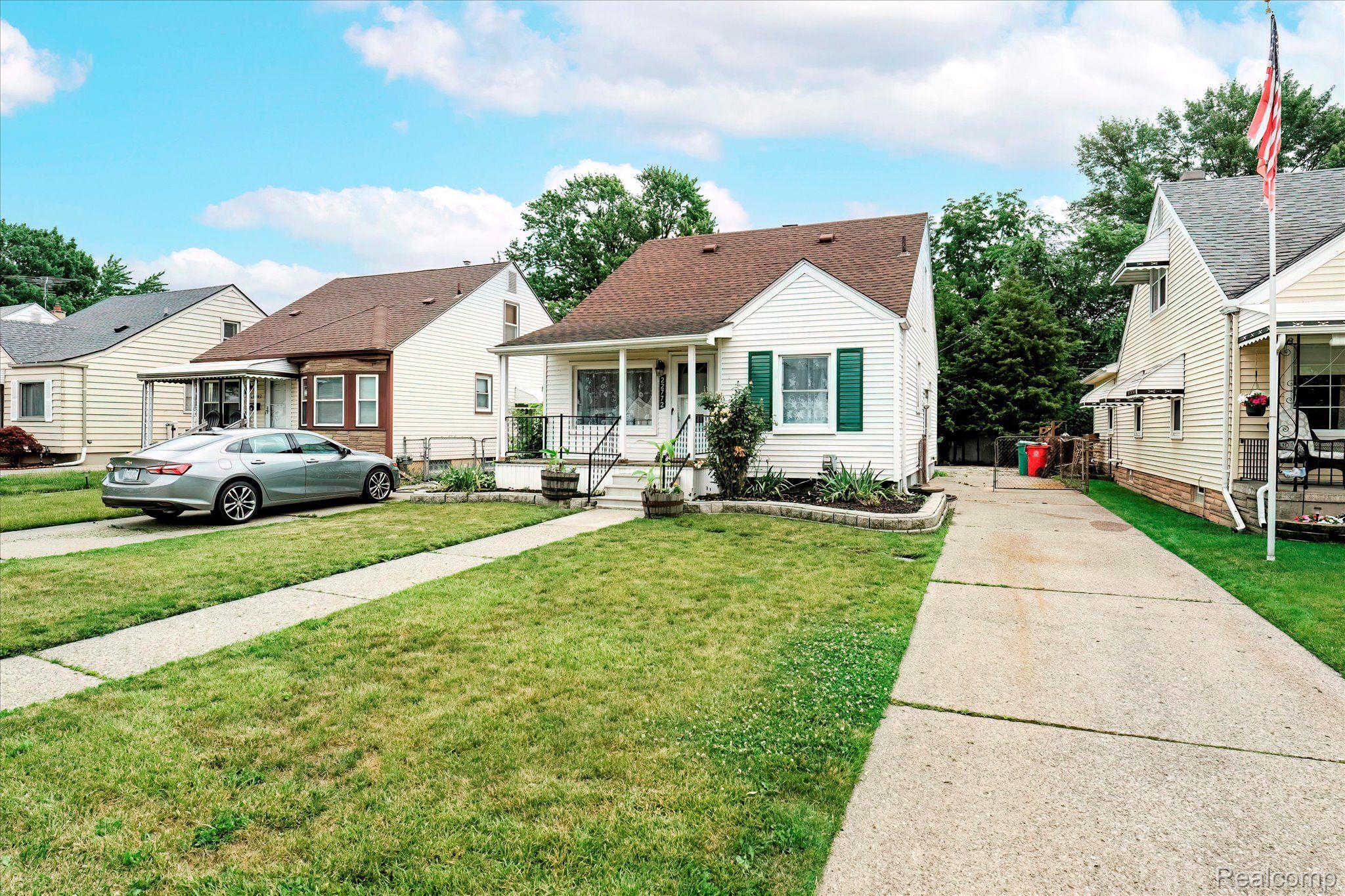 22772 Roxana Avenue Eastpointe, MI 48021 - Photo 2 of 64 Gallery Image 2