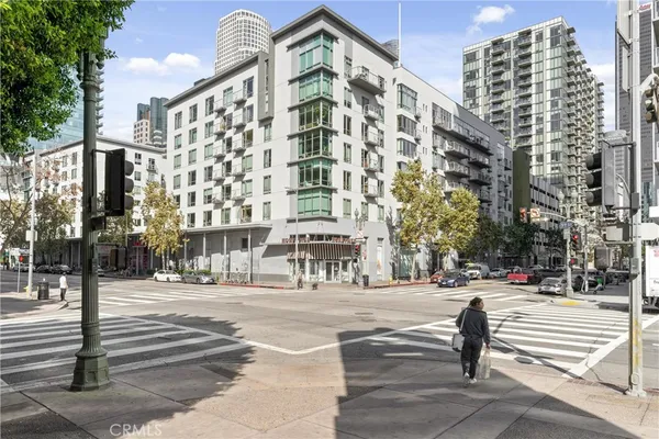 $2,800 | 645 West 9th Street, Unit 631, Los Angeles, CA 90015