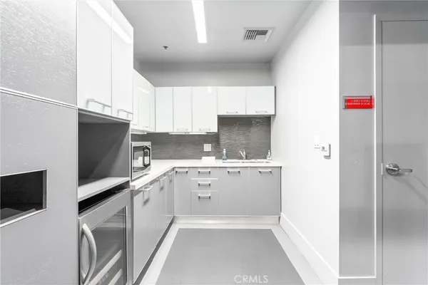$2,800 | 645 West 9th Street, Unit 631, Los Angeles, CA 90015