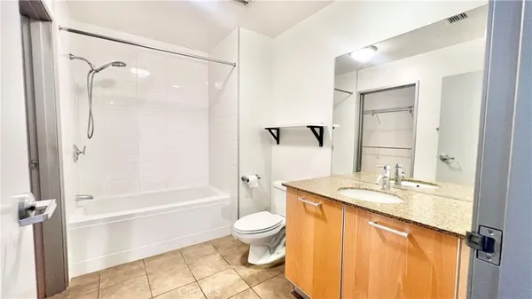 $2,800 | 645 West 9th Street, Unit 631, Los Angeles, CA 90015