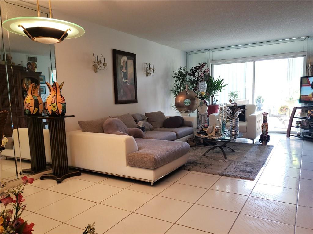 7142 South Devon Drive, Unit 210 Fort Lauderdale, FL 33321 - Photo 2 of 33 Photo 2