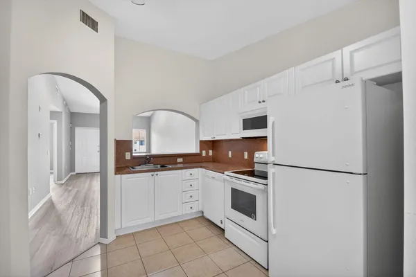 $1,900 | 3790 North Jog Road, Unit 203, West Palm Beach, FL 33411