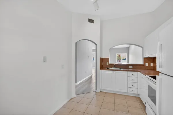 $1,900 | 3790 North Jog Road, Unit 203, West Palm Beach, FL 33411