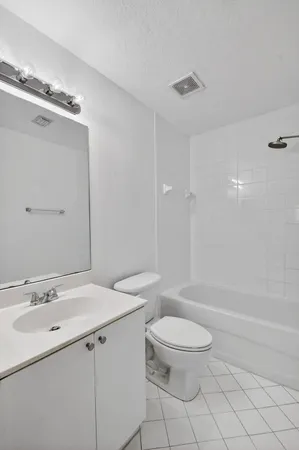 $1,900 | 3790 North Jog Road, Unit 203, West Palm Beach, FL 33411