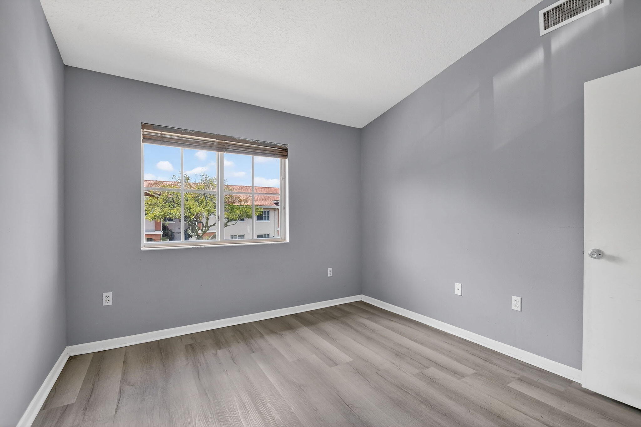 3790 North Jog Road, Unit 203 West Palm Beach, FL 33411 - Photo 23 of 48 23-web-or-mls-DSC_3810