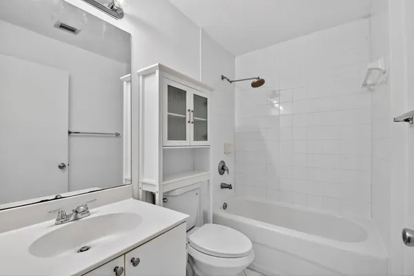 $1,900 | 3790 North Jog Road, Unit 203, West Palm Beach, FL 33411