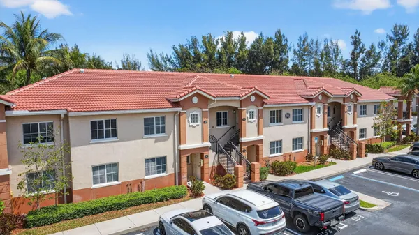 $1,900 | 3790 North Jog Road, Unit 203, West Palm Beach, FL 33411