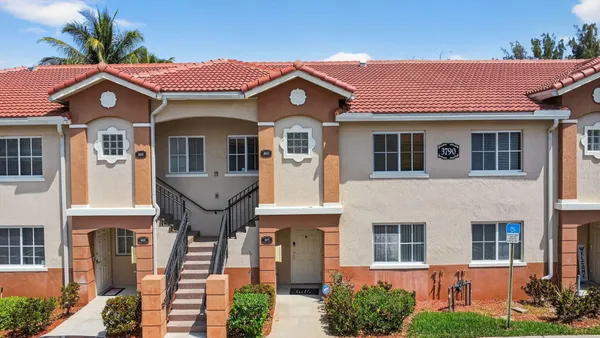 $1,900 | 3790 North Jog Road, Unit 203, West Palm Beach, FL 33411