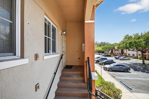 $1,900 | 3790 North Jog Road, Unit 203, West Palm Beach, FL 33411