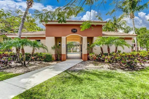 $1,900 | 3790 North Jog Road, Unit 203, West Palm Beach, FL 33411