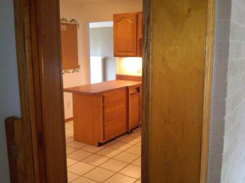 330 East Avon Road Rochester, MI 48307 - Photo 6 of 7 943365-5.JPG