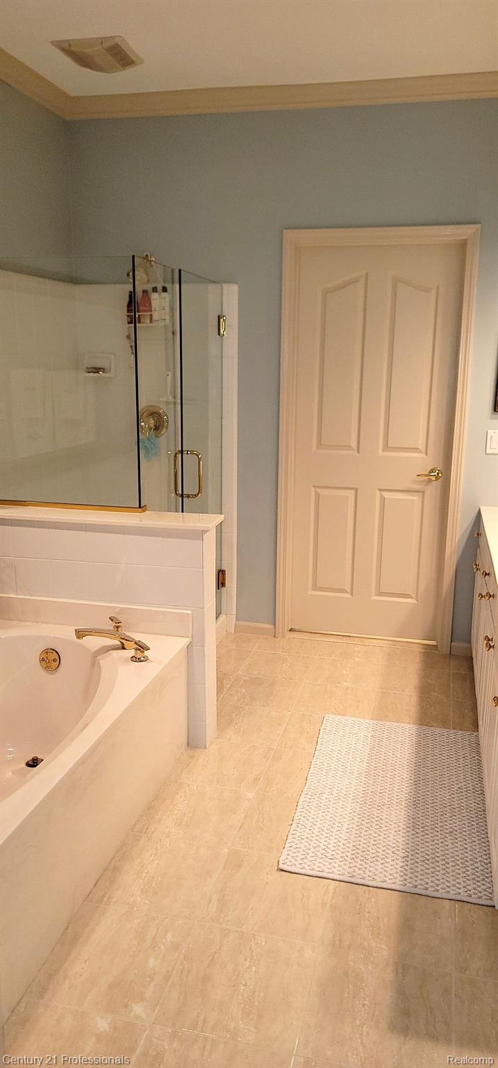1101 Rock Valley Drive Rochester, MI 48307 - Photo 21 of 41 Primary Bath with Jetted Tub and Separate Shower