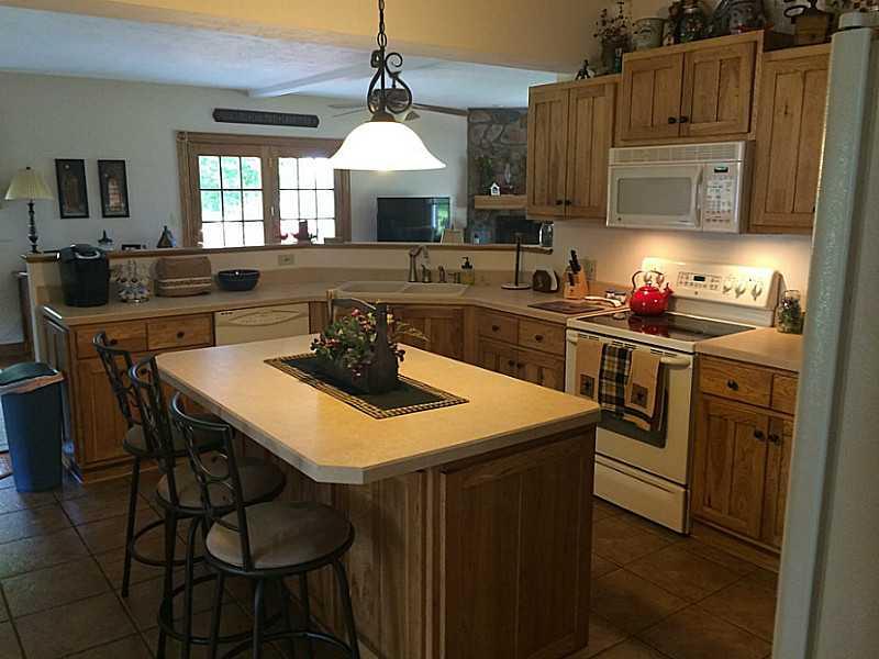 302 Butler Road Saxonburg, PA 16056 - Photo 7 of 23 Kitchen.
