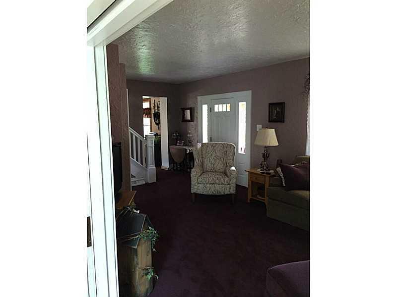 302 Butler Road Saxonburg, PA 16056 - Photo 10 of 23 Living Room.