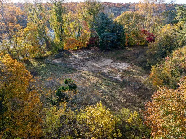 $1,950,000 | 81 Old Broadway Avenue, Sayville, NY 11782