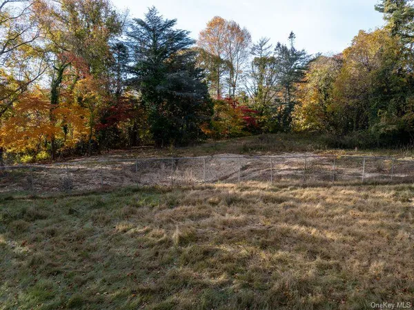 $1,950,000 | 81 Old Broadway Avenue, Sayville, NY 11782