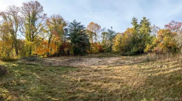 $1,950,000 | 81 Old Broadway Avenue, Sayville, NY 11782