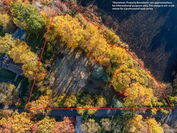 $1,950,000 | 81 Old Broadway Avenue, Sayville, NY 11782