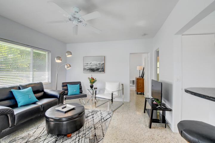 1006 Casuarina Road, Unit 7 Delray Beach, FL 33483 - Photo 3 of 26 c2