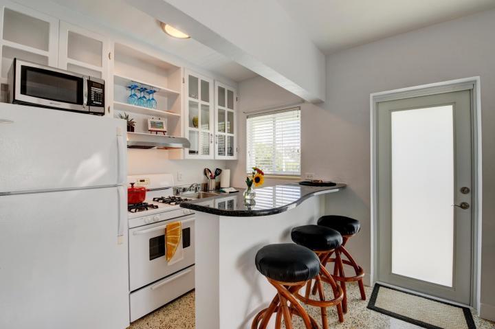1006 Casuarina Road, Unit 7 Delray Beach, FL 33483 - Photo 5 of 26 c6